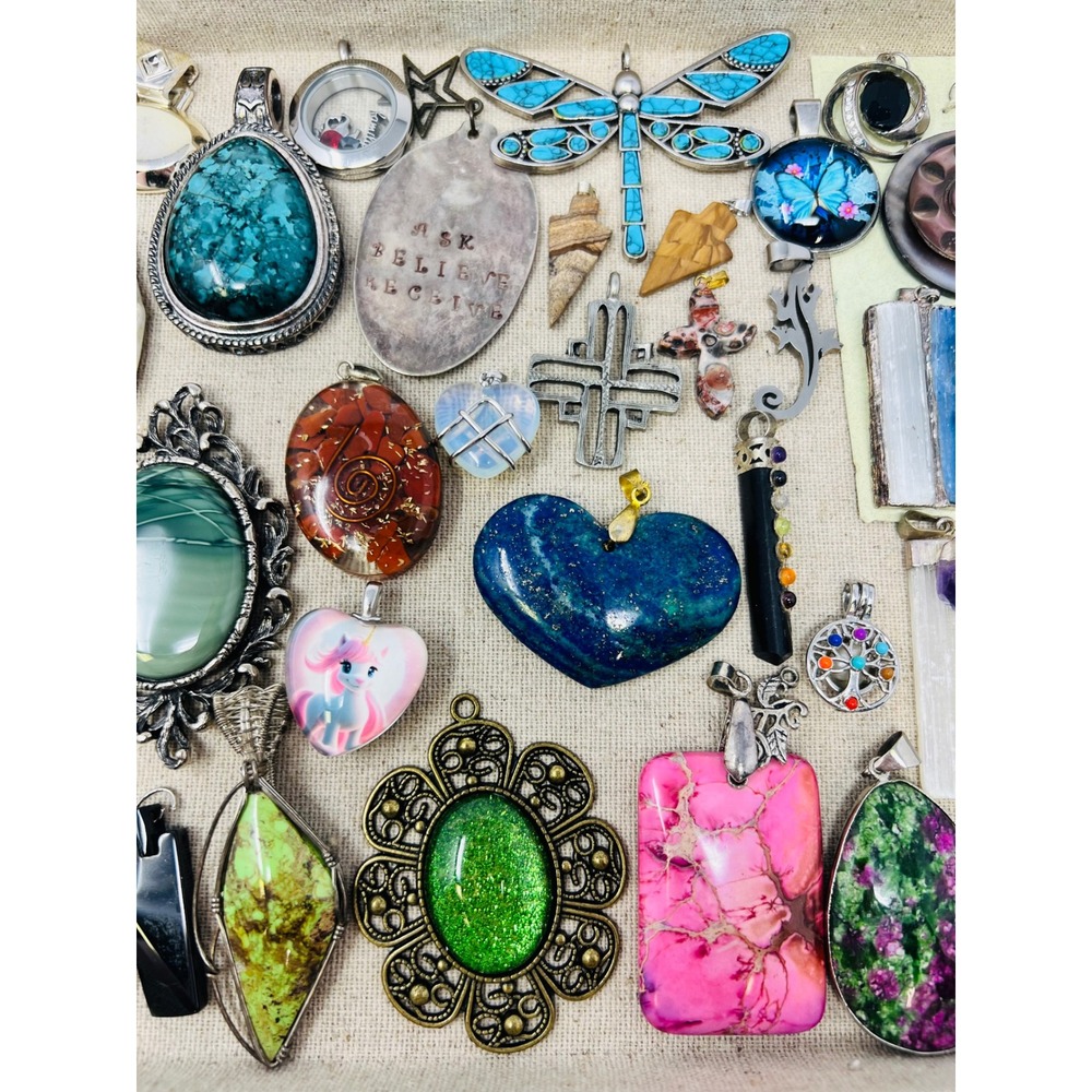 Vintage & Modern Gold & Silver Tone Assorted Necklace Pendant & Charm Lot of 80 - Picture 10 of 16